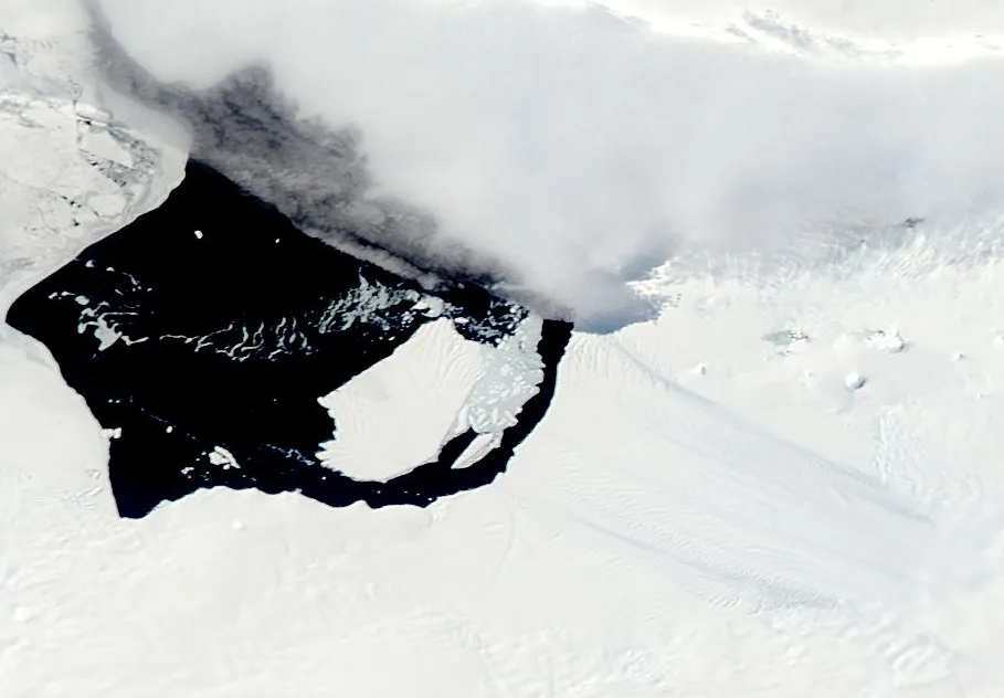 A true-color image of the iceberg in Pine Island Bay on November 16. 