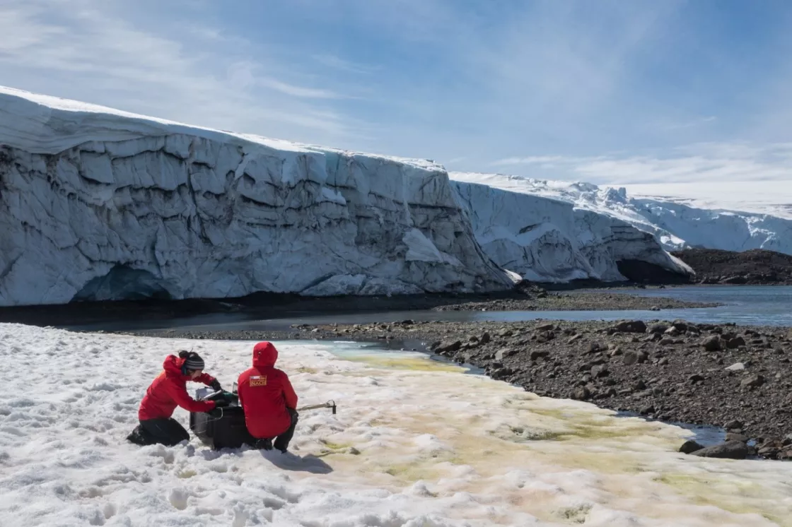 Dr. Alia Khan and colleague Edgardo Sepulveda collect spectra albedo measurements in front of Collins Glacier on King George Island. Credit: Gonzalo Barrera